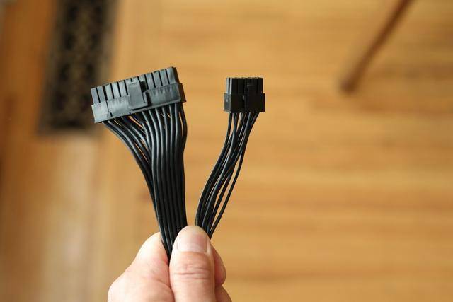 英特尔ATX12VO实物图分析,台式电脑电源的未来