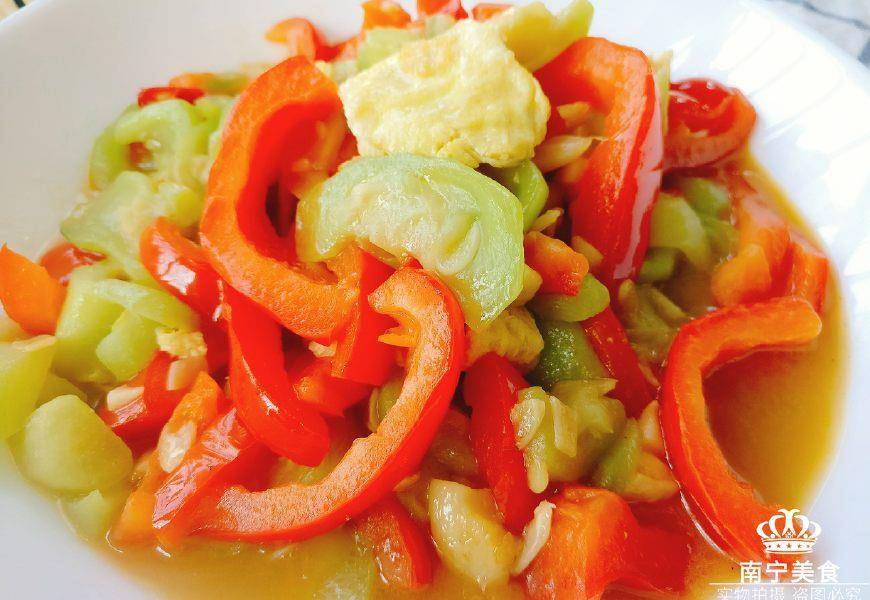 丝瓜配什么菜好吃又好看 10aa6b34b86442a49276216614435ebf.jpeg