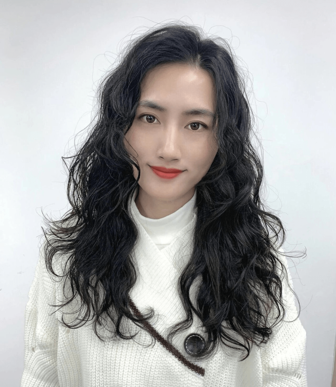原创女士发型别乱剪,今冬流行"保暖烫"发型,蓬松时尚真洋气