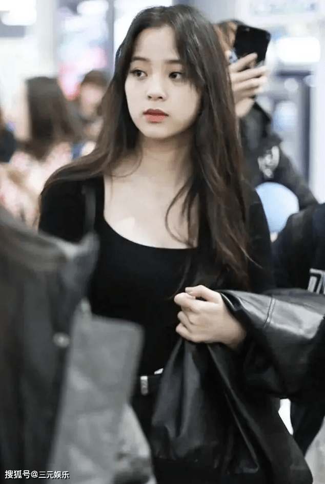 欧阳娜娜身材照片合集 dc184828b54f47969e2915179cbd0fb3.png