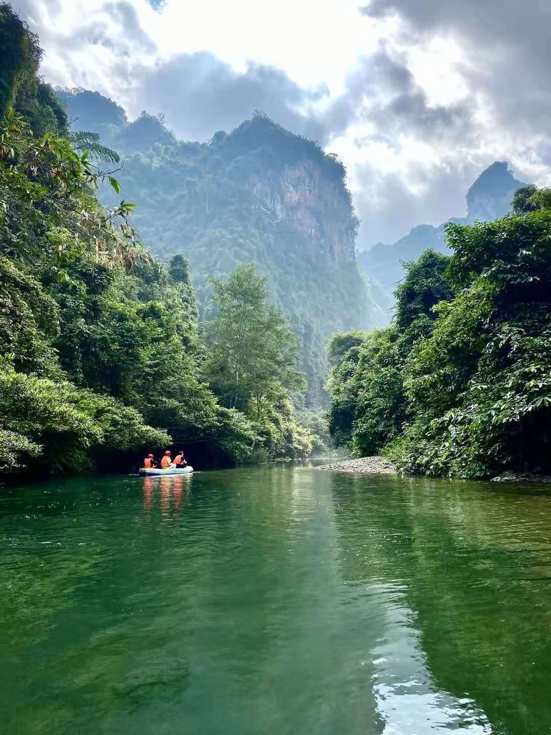 胡润镇人口_胡润百富榜李小东(2)