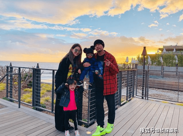 周杰伦昆凌乘豪华游艇出游,周董霸气搂着娇妻秀恩爱