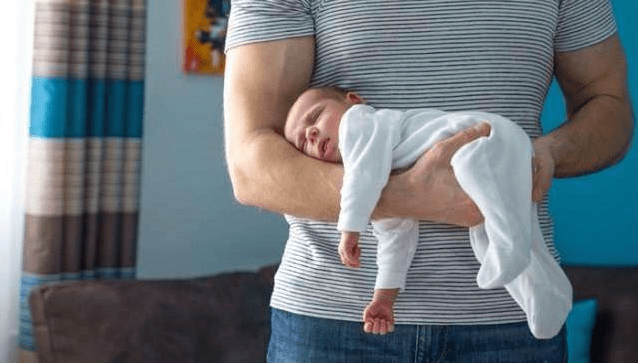 孩子|一横抱就止不住地哭闹？背后的原因是这样的为啥宝宝偏爱竖抱