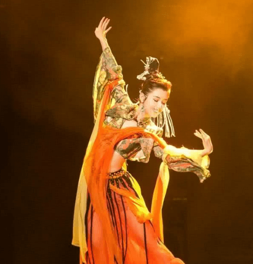 谢可寅孟佳飞天造型曝光,颜值不输热巴娜扎,网友:仙女