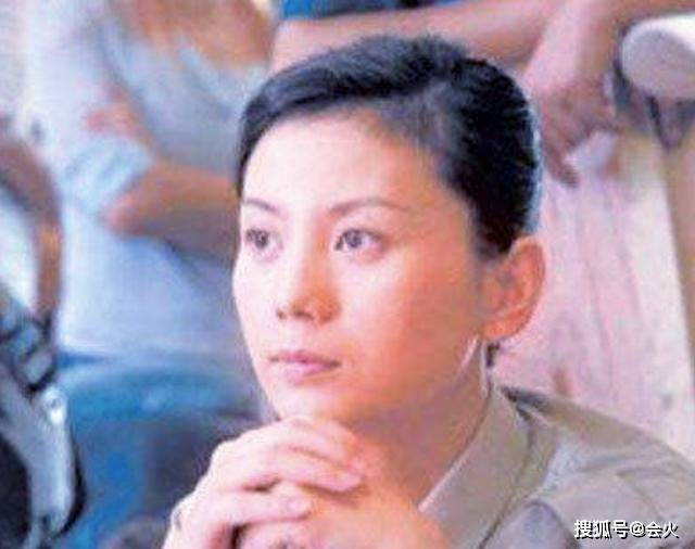 56岁朱军与妻子罕见同框,两人结婚27年仍恩爱?