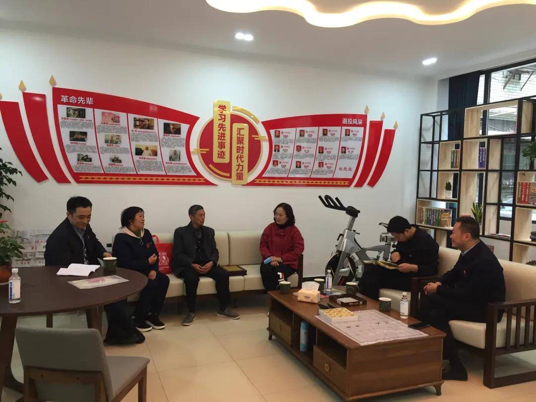万州区周家坝街道给退役军人家的温暖