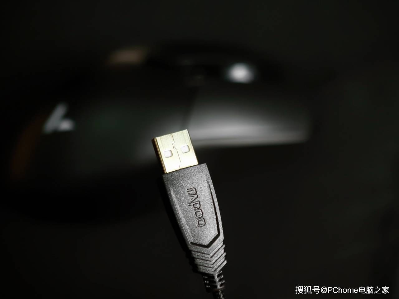操作|硬核实力派 雷柏VT30幻彩RGB游戏鼠标评测