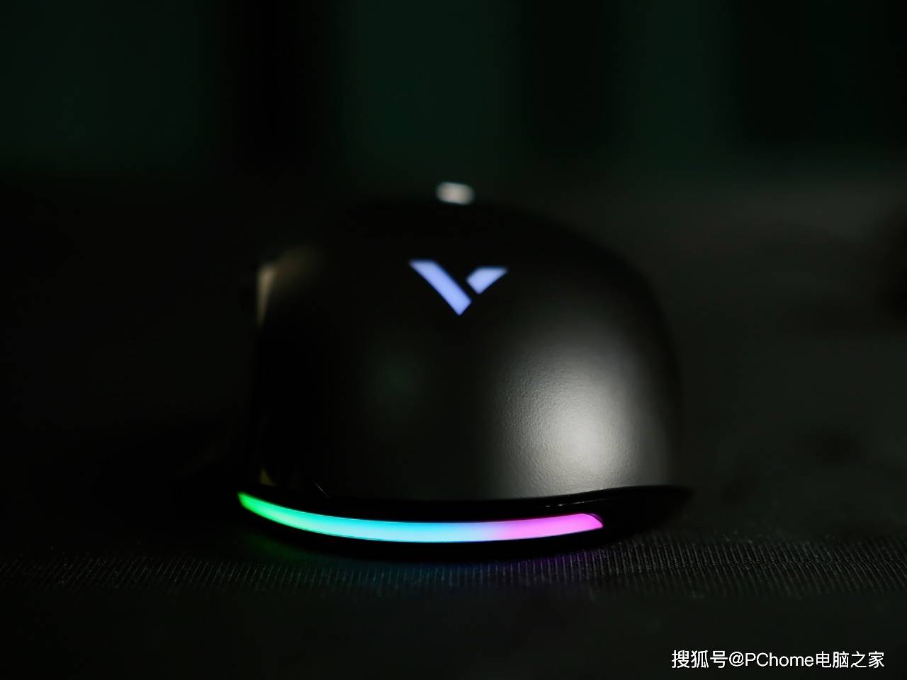 操作|硬核实力派 雷柏VT30幻彩RGB游戏鼠标评测