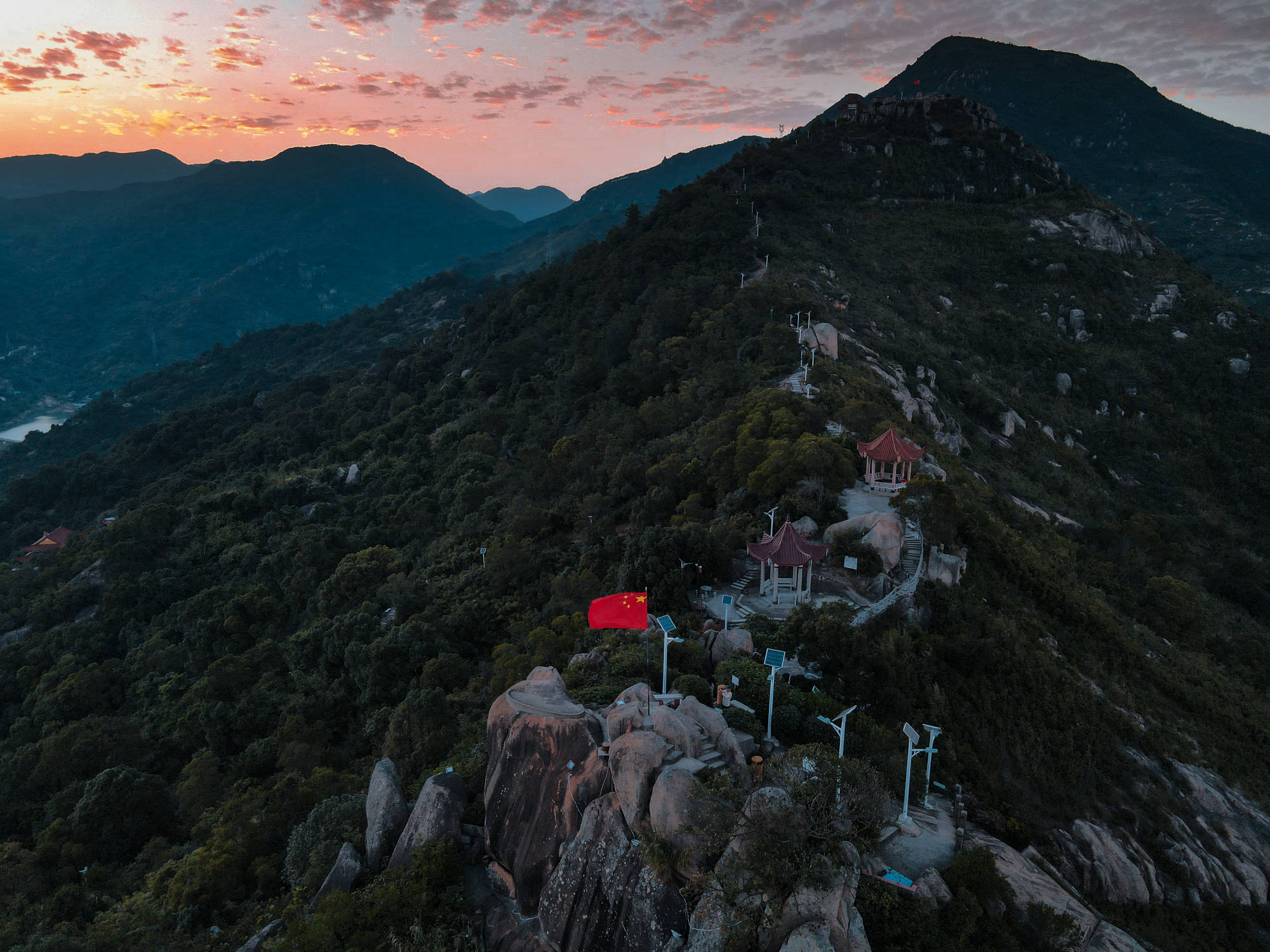 龟山镇有多少人口_商洛龟山有多少台阶(3)