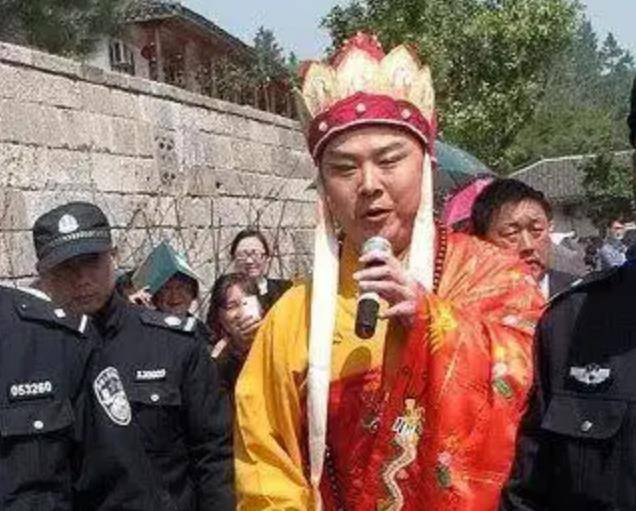 怎么穿袈裟 20532d719ad4496d842679a97092251a.jpeg