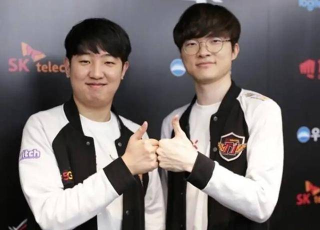 khan直播聊faker:李哥赚了好多钱,但他不舍得花!