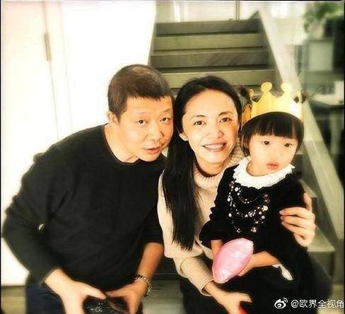 唐一菲晒全家福,上节目演技被质疑差姚晨太多