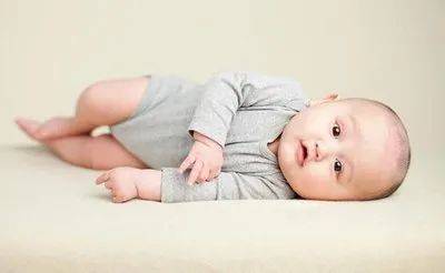 婴儿几个月长到12斤 2c67645d4bd947258deff5f2b4f4a719.jpeg