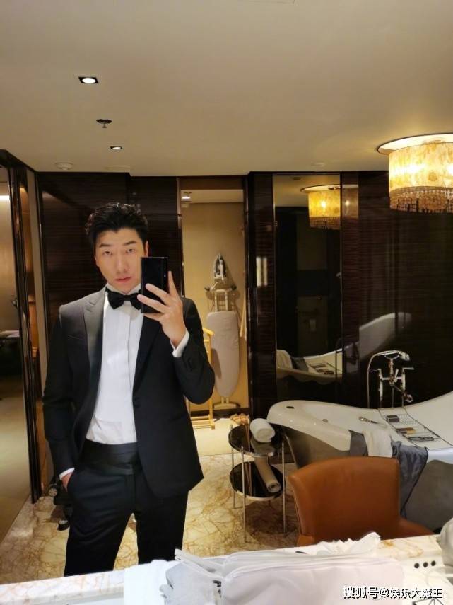 张亮儿子近照颜值海拔双高引赞叹，张亮不服晒