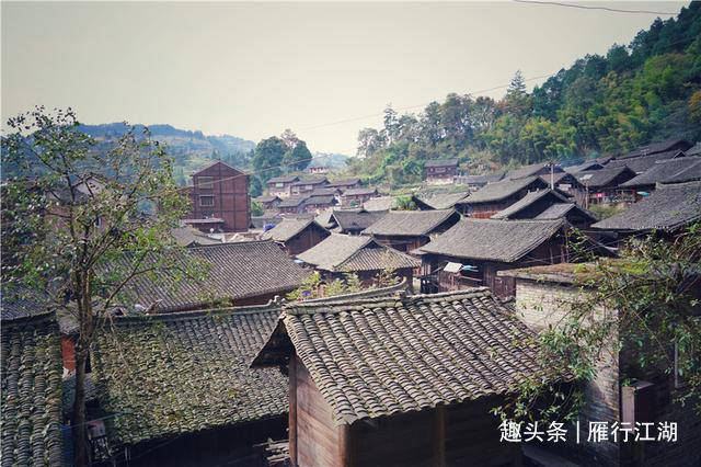 贵州有个神秘的山寨,寨子里女子一年四季穿短裙,自称世界第一短