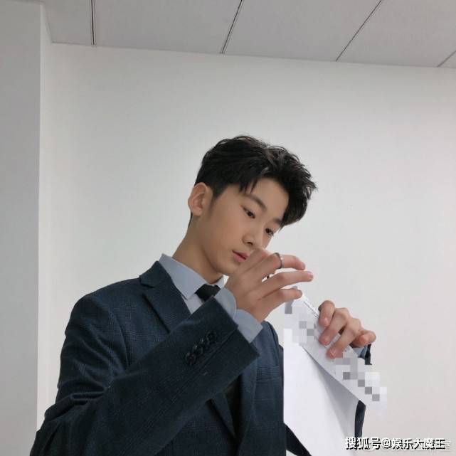 张亮儿子近照颜值海拔双高引赞叹，张亮不服晒