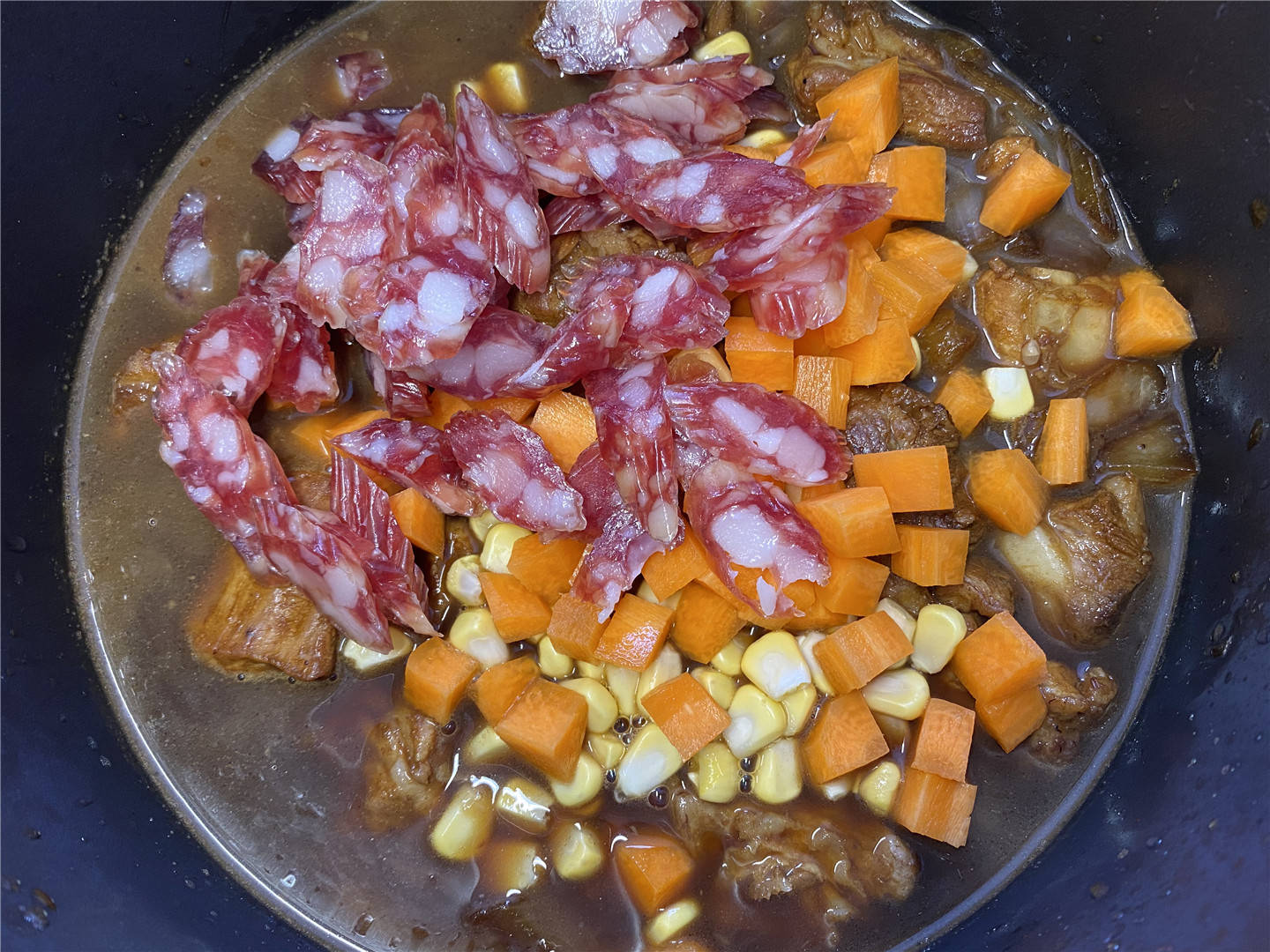 排骨焖饭放什么菜好吃 d2fc3afbd9a7434f8b4112e0923c8769.jpeg