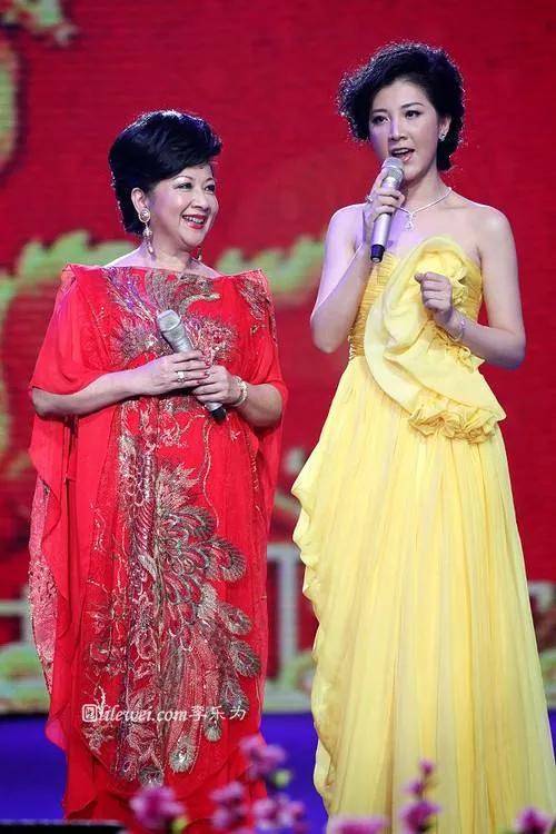 广东美女主持伍燕太优秀，集主持人频道总监导
