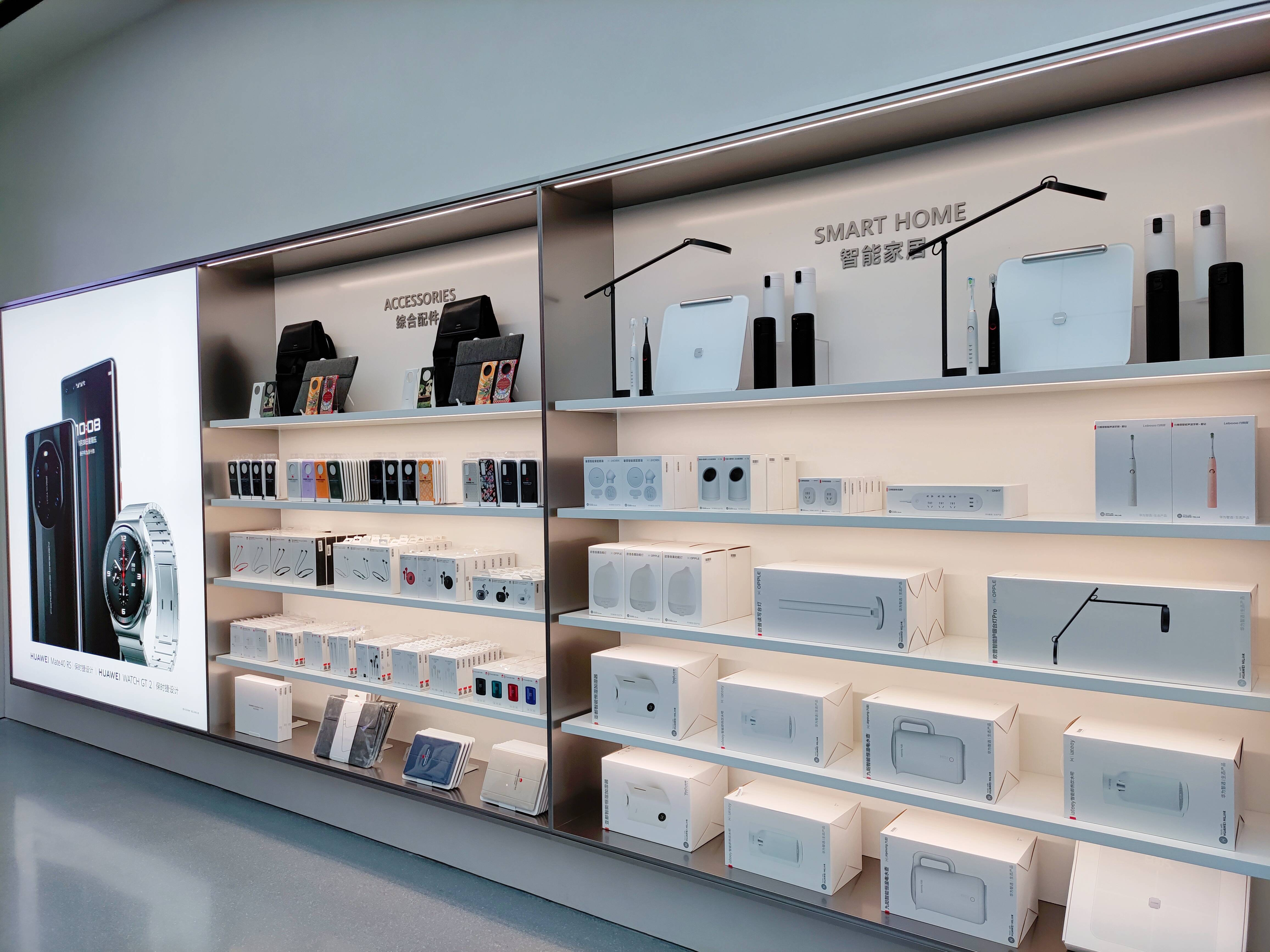 真车、熊猫、全屋智能…即将开业的华为成都旗