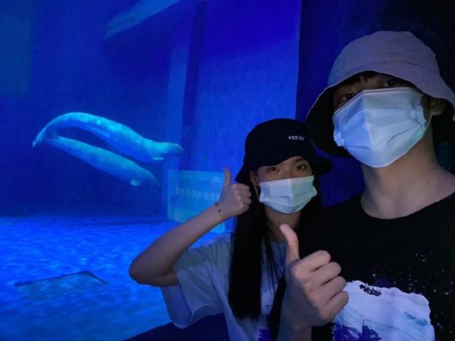 焉栩嘉女友晒接吻照曝其劈腿，R1SE团8人相继塌房
