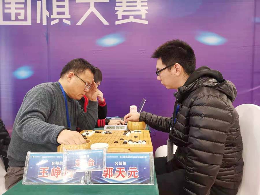 围棋大赛在洛阳钼都利豪国际饭店战罢第7轮,名手组王琛负周振宇,与杜