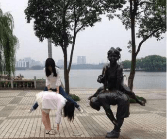 原创
幽默段子:小刘最近交了一个漂亮的女朋友,经常给她买贵重礼物