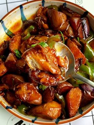茄子怎么做才能拌饭好吃 ed728a22978043e7886fdd1b61ed1e43.jpeg