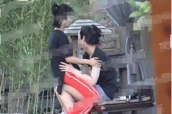 杨紫前男友新恋情曝光，又是因戏生情，深夜牵