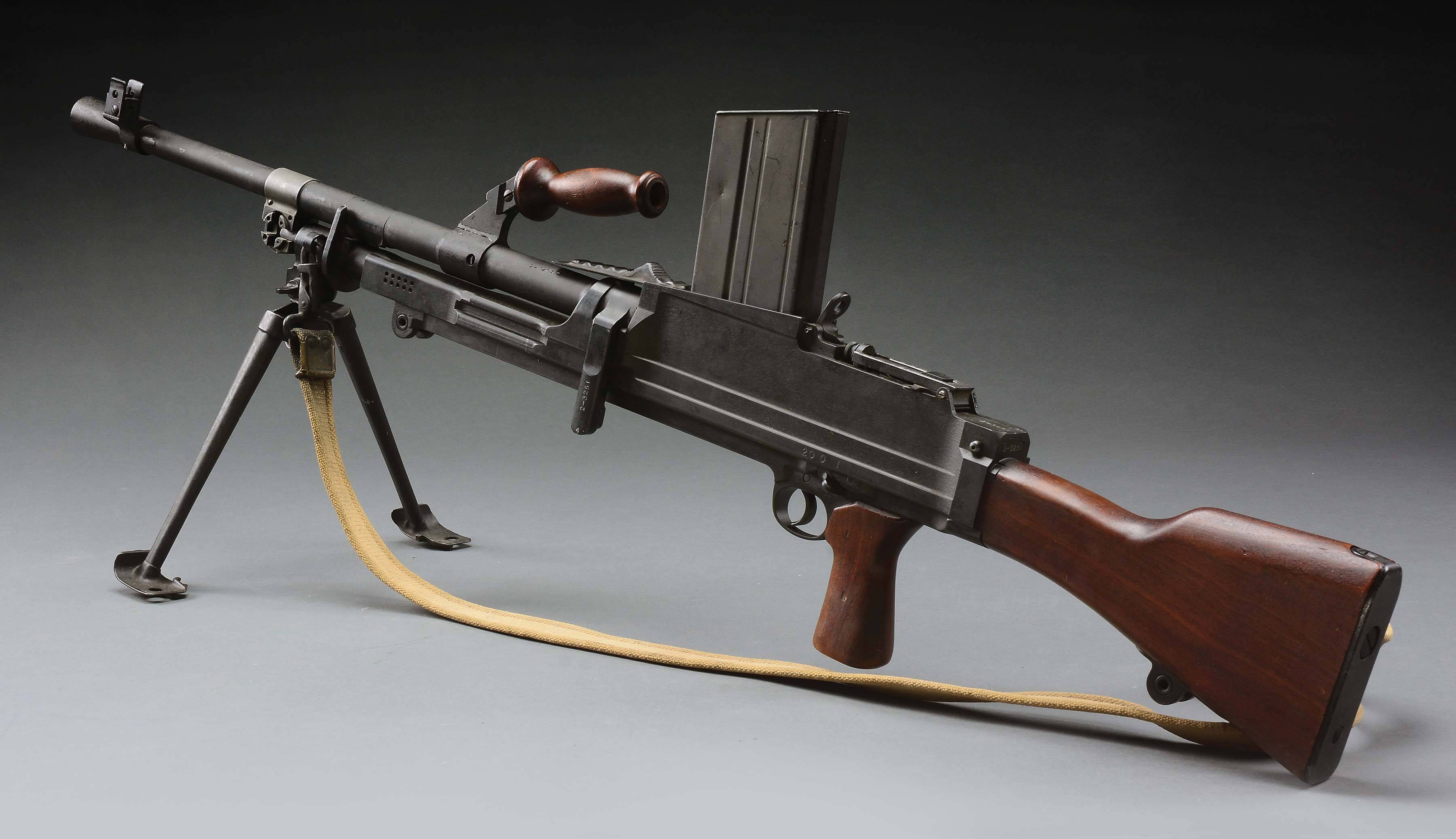 原创吊打日军的zb26轻机枪:弹匣到底是直的还是弯的?