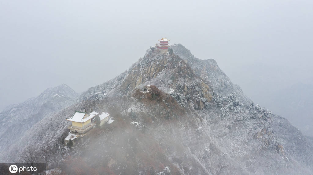 雪后终南山雪景,银装素裹雾气缭绕似仙境