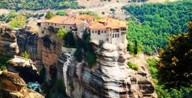 距离天堂最近的修道院，素有希腊的天空之城之称！_奥拉