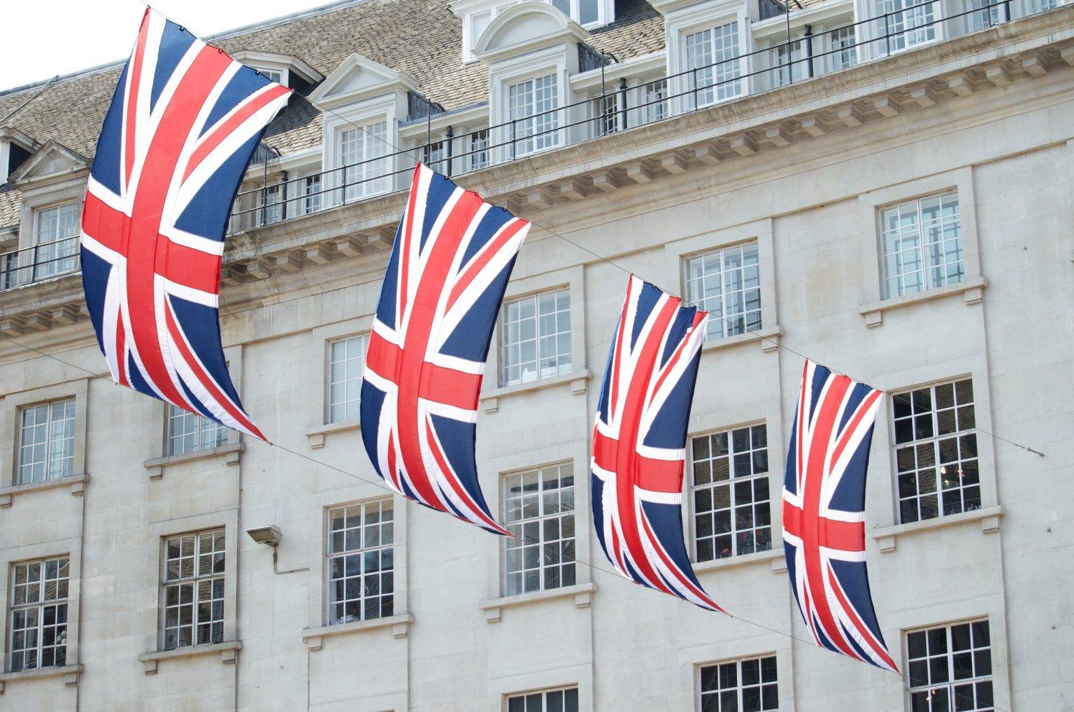 2020年英国AI排名_近5年全球AI投资半数流向美国公司中国排名第二英国第(2)