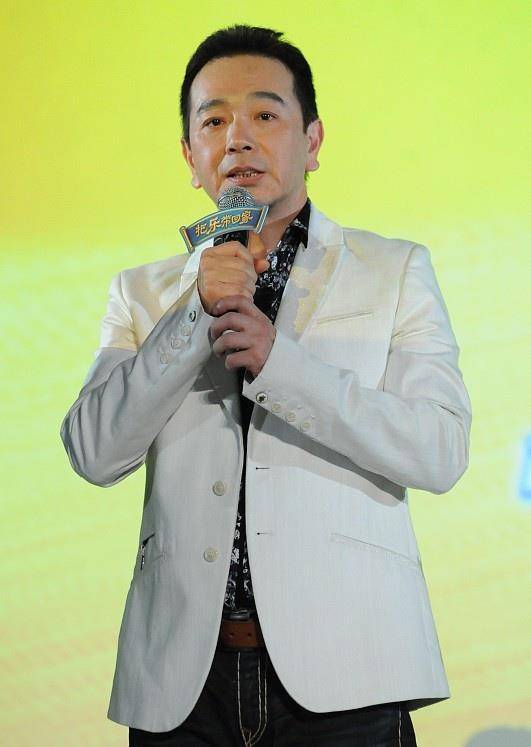 著名演员张晨光为了娶她,连送4年玫瑰花,为生子做试管