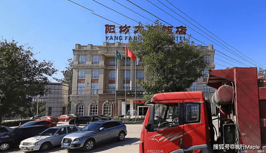 我们选了大都饭店,这里还做住宿和宴会.