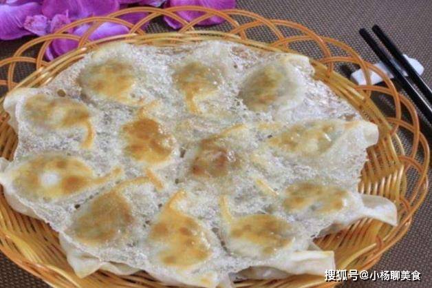 煎饺不用一滴油!"冰花水煎饺"香酥多汁,一点不油腻