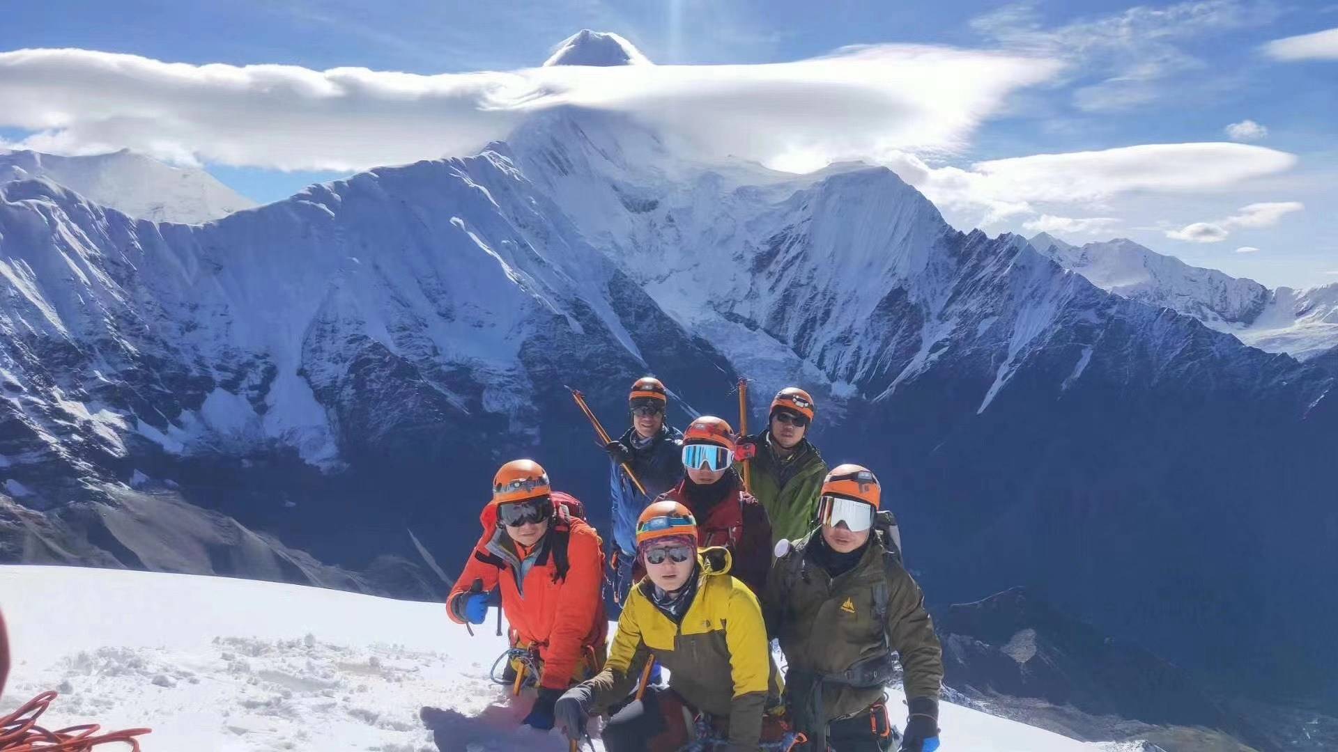 【元旦旅行】跨年从一座雪山开始|四姑娘山大峰二峰攀登3日