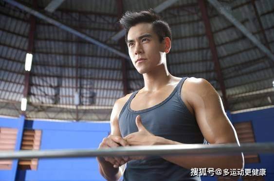真男人就要练深蹲,好处多的出乎意料,给你持久战斗力