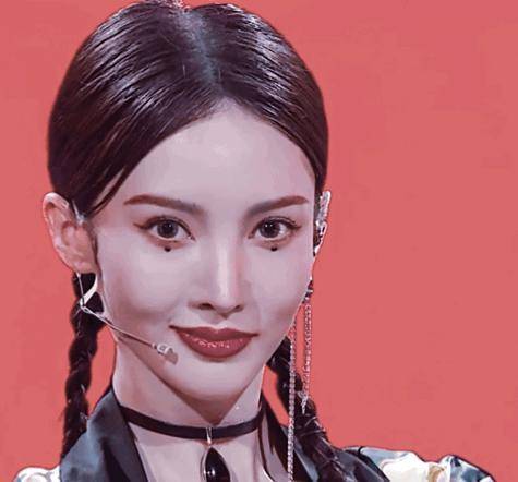 金晨继嘴歪后因鼻子太尖被疑整容，本尊回应：