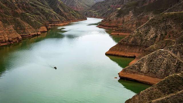 甘肃一水库，距离兰州仅80公里，被誉为“塞外三峡”！