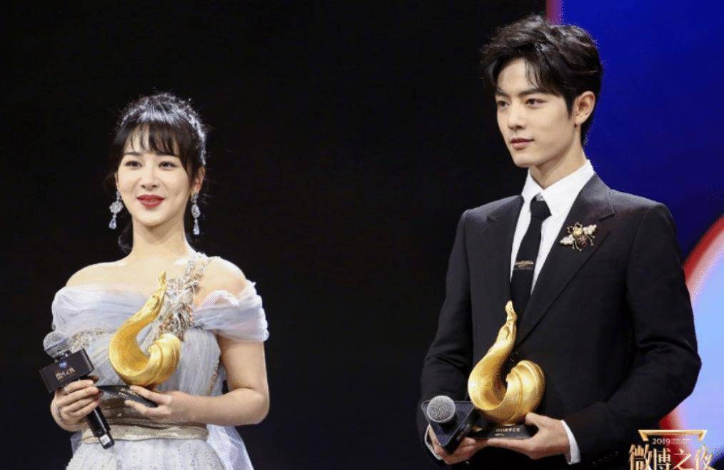 微博排名2020第一名_微博之夜排名:郑爽迪丽热巴差距大,第一名已“断层