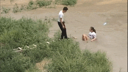 搞笑gif段子:狗子昨晚又出去嗨了