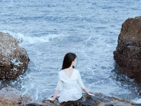 
女人想对你“主动”时 就会有这些“情不自禁”的体现-亚博yabo888网页登录(图1)