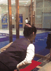 原创gif搞笑段子:这是要跟自己的兄弟拜天地吗?新娘子被藏到哪里去了?