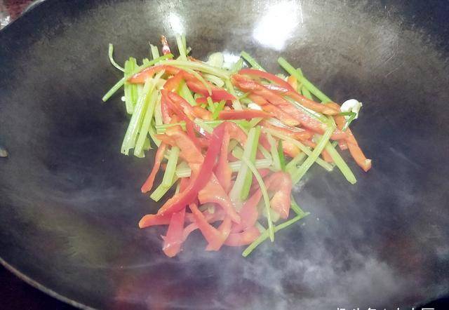 芹菜怎么炒不会变色 a184a57e2a9f4624a2d29e3334a1193b.jpeg