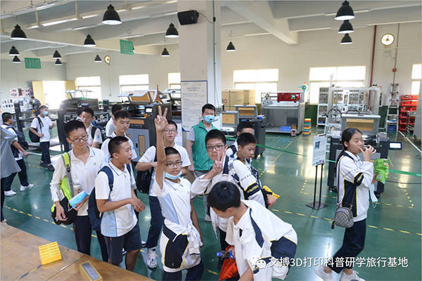盛兴中英文学校初中部体验文搏3D打印科普研学教