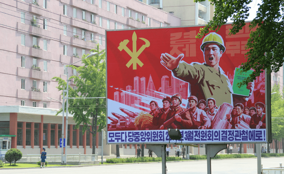 走进朝鲜：大街上看不到广告牌，路边小卖店也是国营的