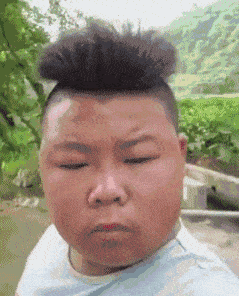 2.妹子骑车悠着点,别摔着了