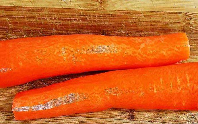 胡萝卜怎么切滚刀块图片 7f470b63c1a340aca1b3683971d1838c.jpeg