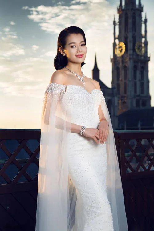 41歲胡杏兒4年抱三胎，嫁夜店富豪李乘德，並表示老公出軌也會原諒 娛樂八卦吃瓜 第6张