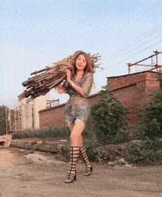 搞笑gif段子:这画风,也没什么不和谐呀,农村妹子现在?